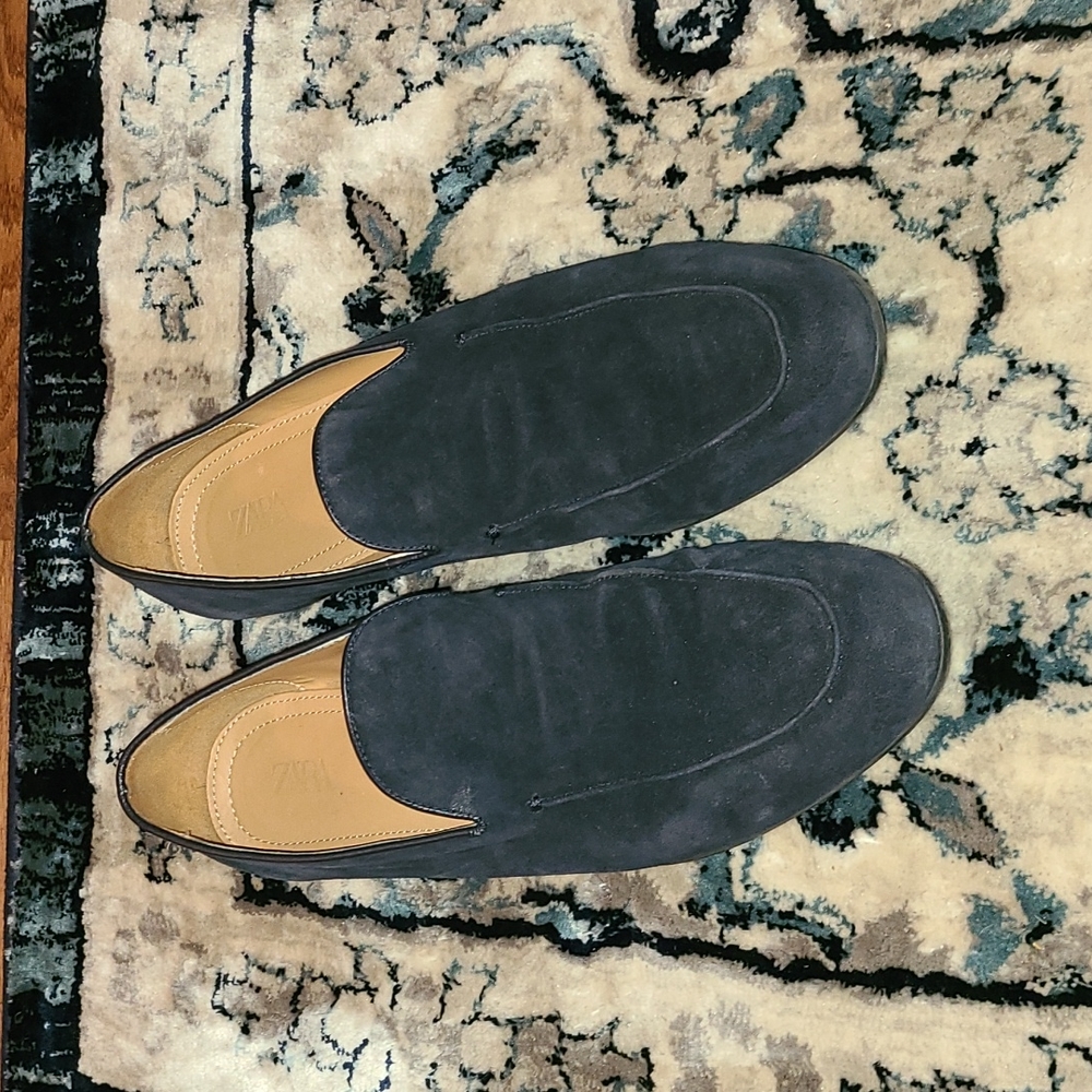 Men Zara dress shoes size UN44, USA10. Black velvet